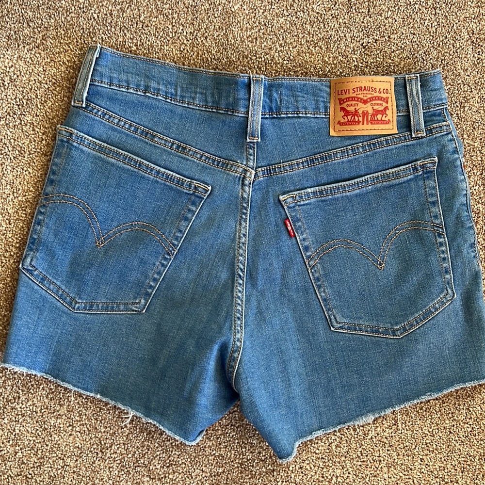 Levi's High Rise Shorts - Picture 3 of 6